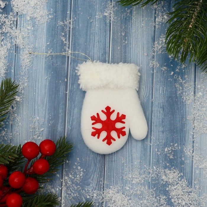 Мягкая подвеска Мягкая подвеска "Варежка со снежинкой" 8х6 см, белый