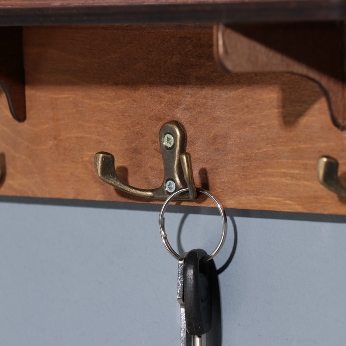 Ключница с полкой Ключница с полкой "Хорошо, когда ..." коричневый цвет, 28х23х7,5 см