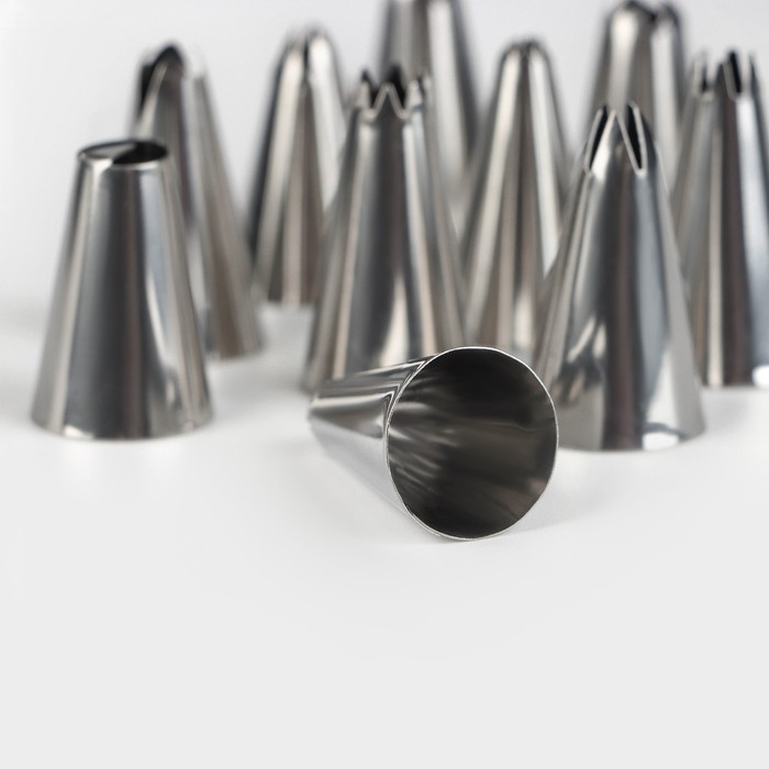 Набор насадок кондитерских Доляна, d=1,8 см, 12 шт, адаптер, насадки МИКС Набор насадок кондитерских Доляна, d=1,8 см, 12 шт, адаптер, насадки МИКС