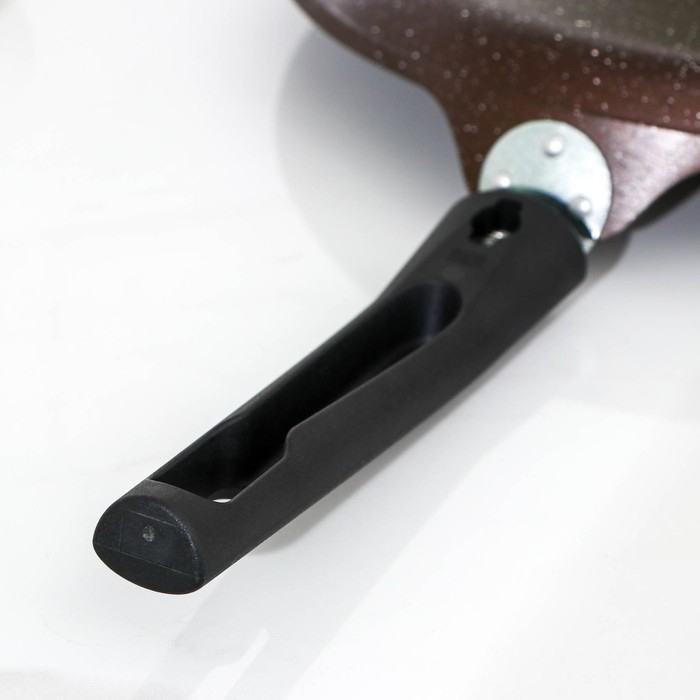 Сковорода блинная, d=24 см, пластиковая ручка, антипригарное покрытие, цвет кофейный мрамор Сковорода блинная, d=24 см, пластиковая ручка, антипригарное покрытие, цвет кофейный мрамор