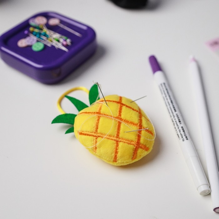 Игольница с петлёй «Ананас», 6,5 × 6,5 × 3 см, цвет жёлтый Игольница с петлёй «Ананас», 6,5 × 6,5 × 3 см, цвет жёлтый