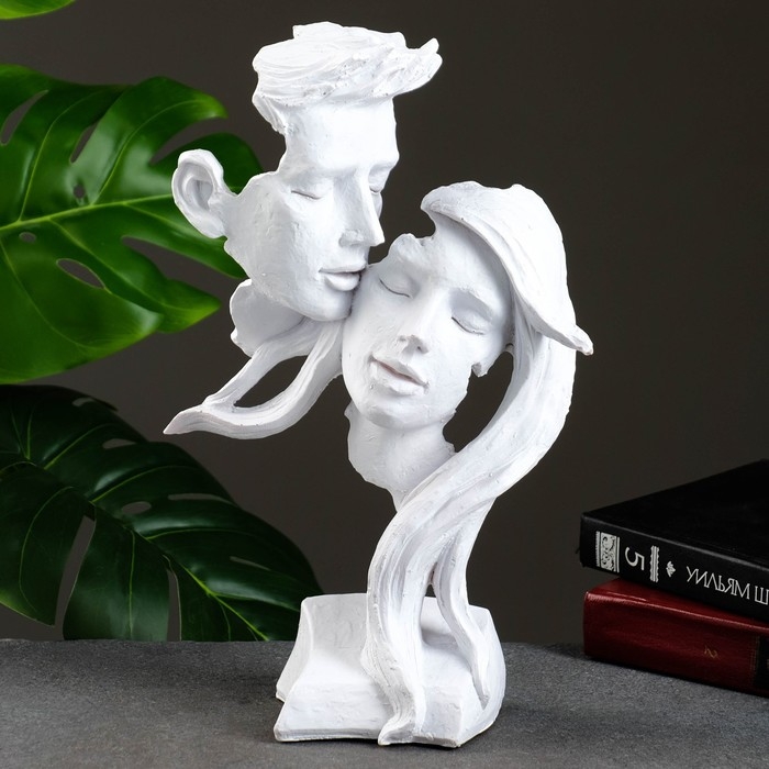 Фигура  Фигура "Пара влюбленная - молодежь" белая, 32см