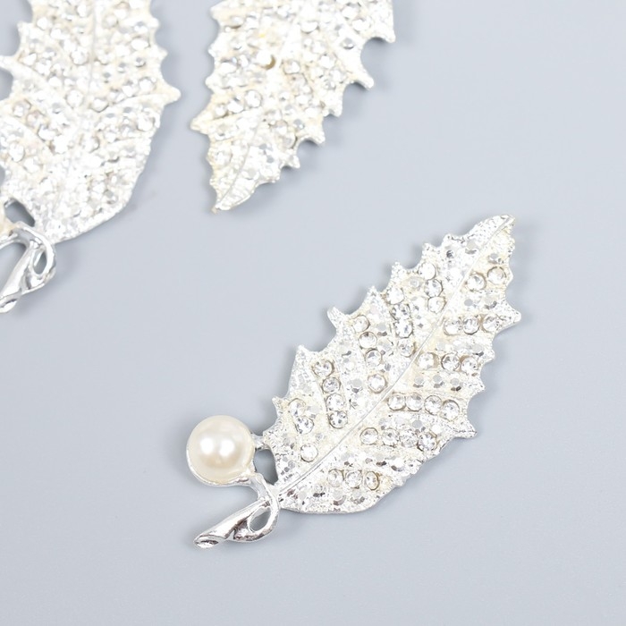 Декор для творчества металл, пластик Декор для творчества металл, пластик "Листик с жемчужинкой и стразами" серебро 5,5х2,2 см