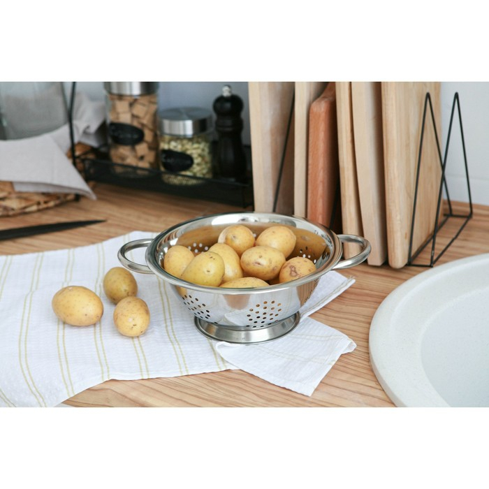 Дуршлаг из нержавеющей стали Доляна «Индия», 1,6 л, d=22 см, на ножке, две ручки Дуршлаг из нержавеющей стали Доляна «Индия», 1,6 л, d=22 см, на ножке, две ручки
