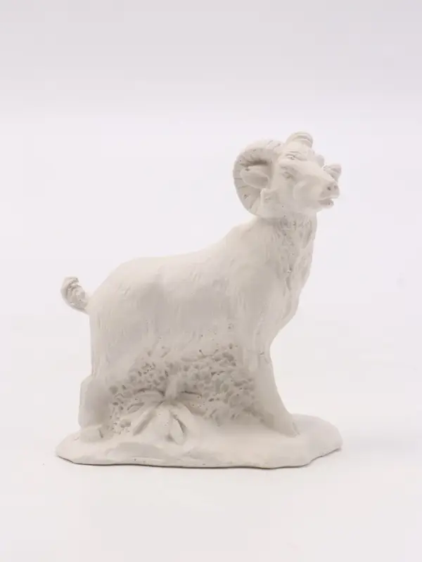 Фигурка декоративная &laquo;Коза на лужайке&raquo;, неокрашенный, 8&times;7&times;4 см, белая