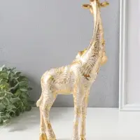 Сувенир полистоун "Жираф с листьями и цветами" бело-золотой 17,3х8,3х35,5 см