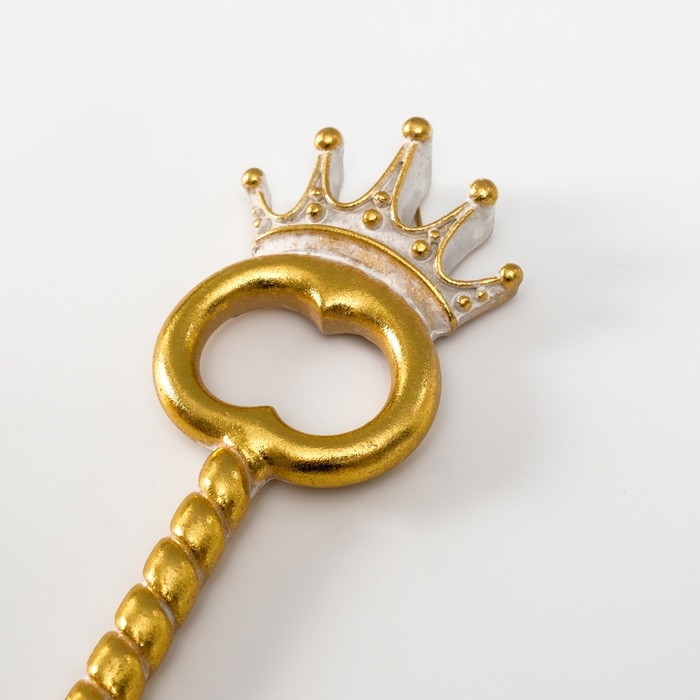 Панно интерьерное полистоун  Панно интерьерное полистоун "Витой ключ с короной" золото с белой патиной 5,5х1х17 см