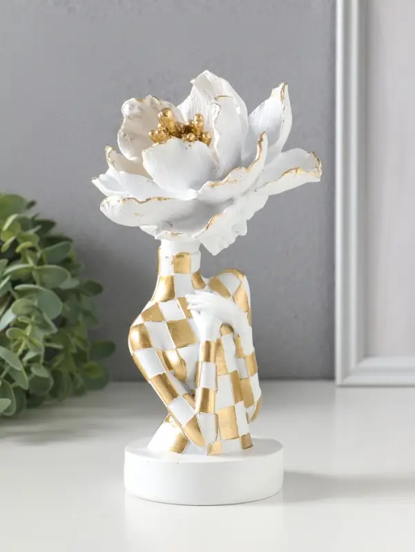 Бюст полистоун "Девушка с белым цветком, в клетчатом наряде" бело-золотой 11х11х20 см
