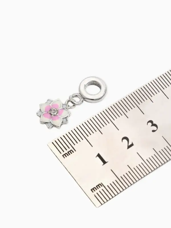 Шарм подвеска &laquo;Цветок с эмалью&raquo;, бело-розовая в серебре