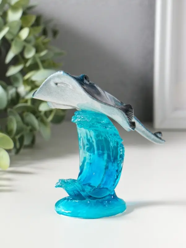 Сувенир полистоун лак "Морской скат на волне" синий 13,2х9,5х11,5 см