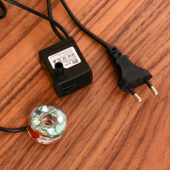 Фонтан Фонтан "Волк на скале" 16х20х25 см (с подсветкой)