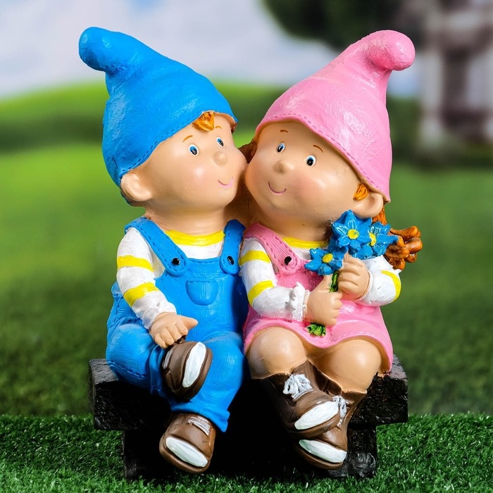 Садовая фигура  Садовая фигура "Девочка с мальчиком на скамейке" 26х19х13см