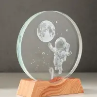 Сувенир стекло свет "Диск. Полёт космонавта" 5хLED d=10 см, USB 10х4х11,4 см Сувенир стекло свет "Диск. Полёт космонавта" 5хLED d=10 см, USB 10х4х11,4 см