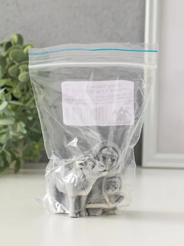 Сувенир "Девочка с оленёнком" 6,4 см