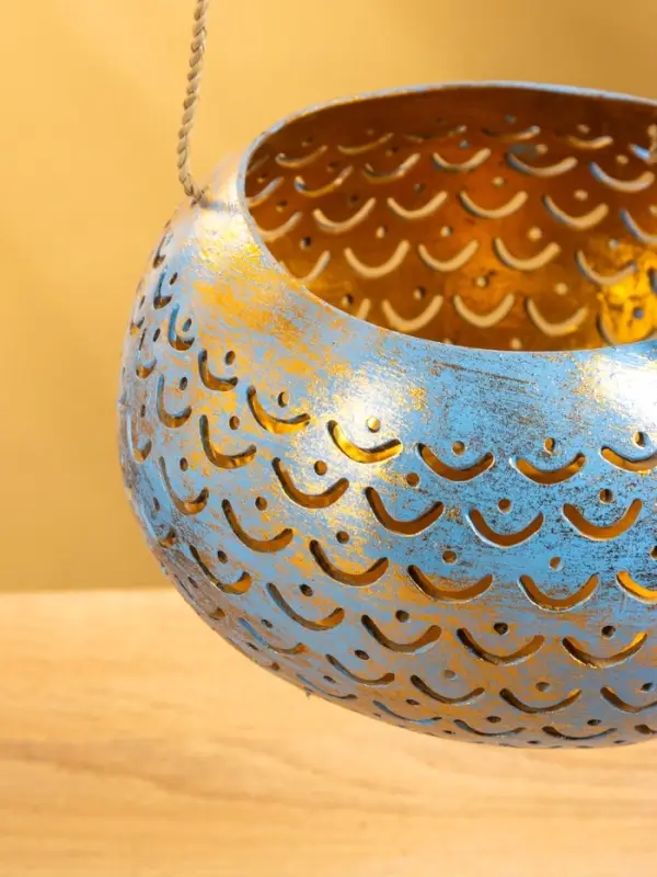 Подсвечник подвесной из кокоса, 14-16 см, сине-золотой Подсвечник подвесной из кокоса, 14-16 см, сине-золотой