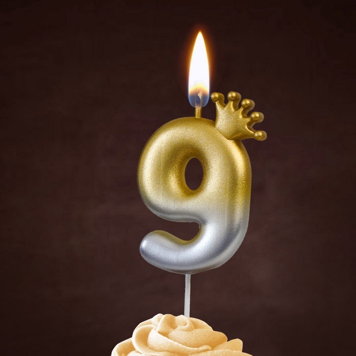 Свеча в торт «С короной», цифра 9, золото - серебро