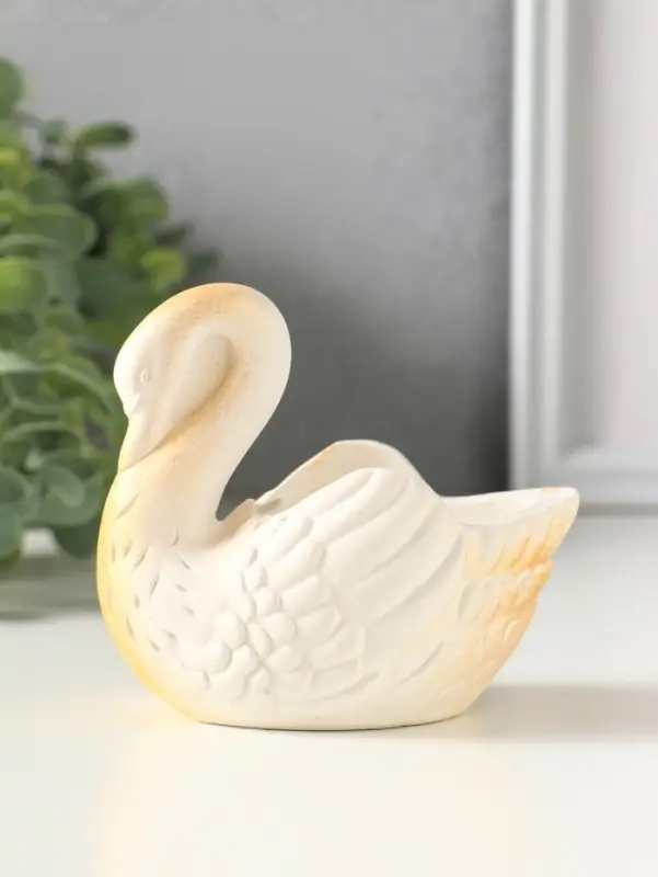 Подставка для мелочей &laquo;Лебедь&raquo;, 9&times;10&times;7 см, белая с позолотой