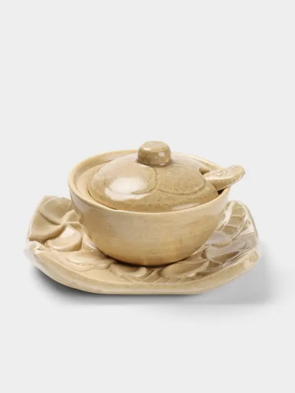 Соусник с крышкой на подставке &laquo;Классика&raquo;, 11&times;8&times;7 см, керамика, бежевый