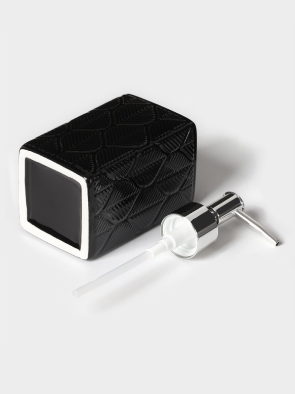 Набор для ванной «Лепесток», 3 предмета, дозатор для мыла, стакан, мыльница, чёрный Набор для ванной «Лепесток», 3 предмета, дозатор для мыла, стакан, мыльница, чёрный