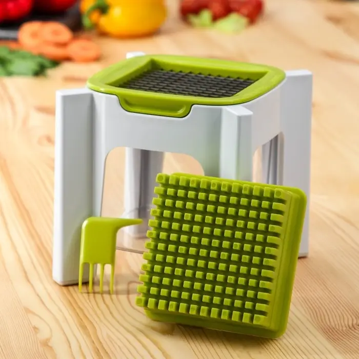 Овощерезка универсальная с контейнером Доляна Fresh Cook, 3 сменные насадки и пушер, 14.5&times;14.5&times;21 см, бело-зелёная