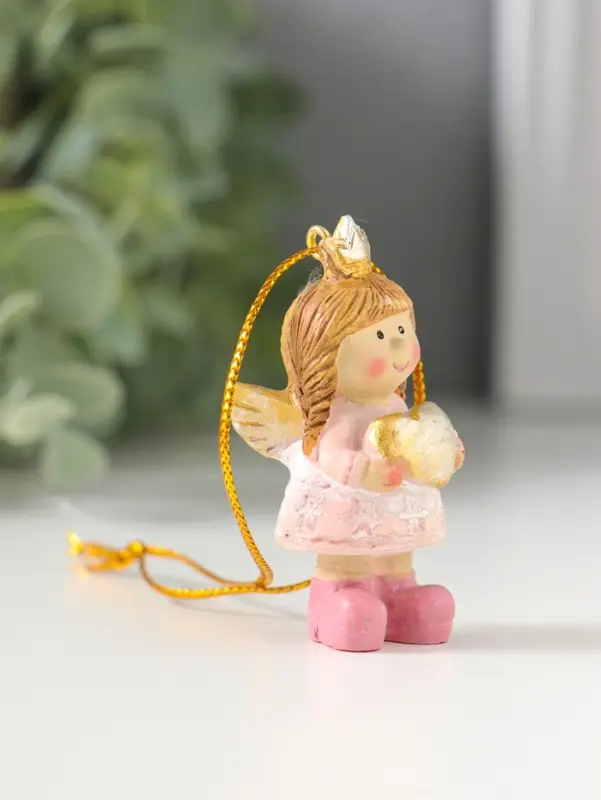 Сувенир полистоун "Малышка-ангел в розовом платье, с сердцем в руках" 3х2,5х5,5 см