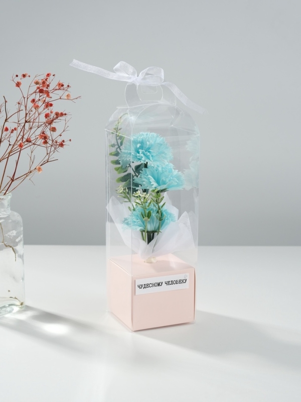 Букет из мыльных лепестков "Три гвоздики на подиуме" голубой 8х8х25 см