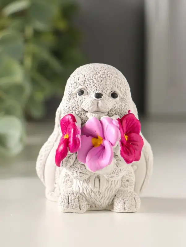 Статуэтка "Кролик с анютиными глазками" 6х6х4, цветной