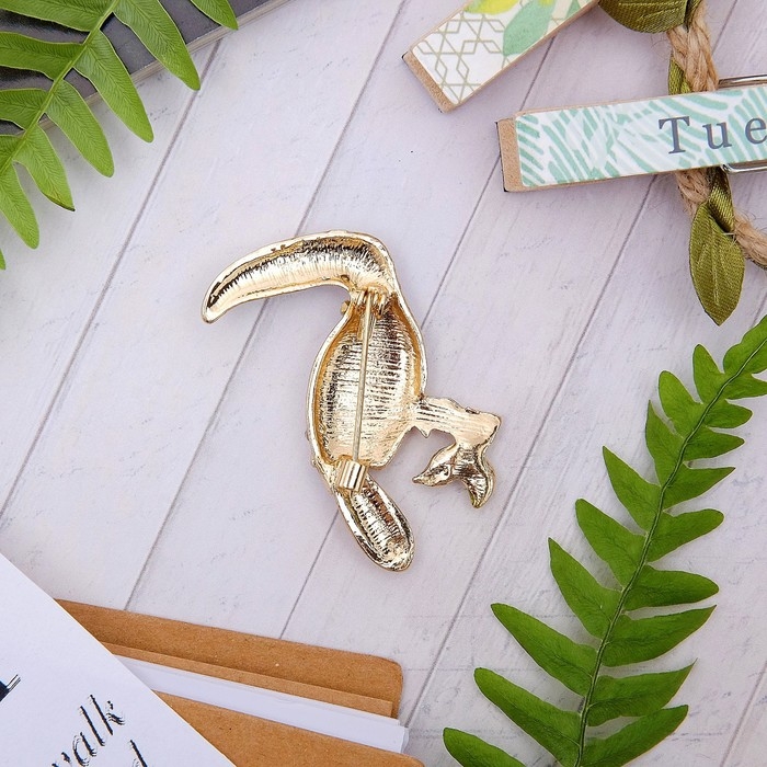 Брошь «Тукан» тропический, цветная в золоте Брошь «Тукан» тропический, цветная в золоте