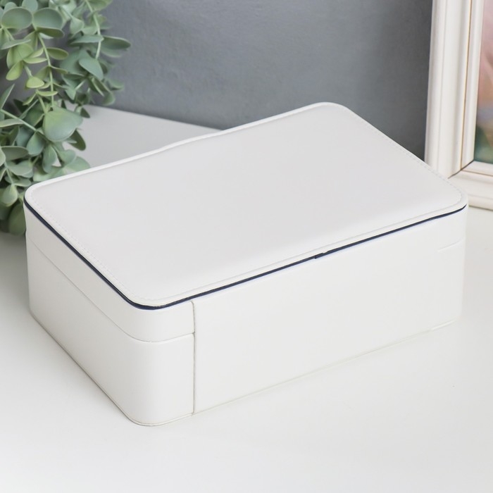 Шкатулка кожзам для украшений  Шкатулка кожзам для украшений "С пряжкой" белая 24х18,5х9 см