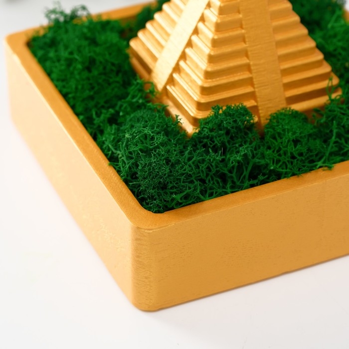 Кашпо бетонное Кашпо бетонное "Храм Солнца" высота 8 см 11,5х11,5 см золотой со мхом (мох зелен. стабилиз)