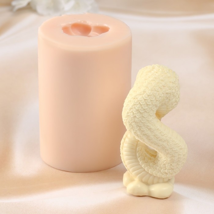 Молд силиконовый Молд силиконовый "Змейка" 5х5х9,5 см