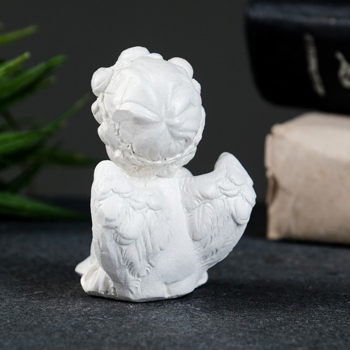 Фигура Фигура "Ангелочек положил личико на ручки" перламутр белый венок, 7х6х5см