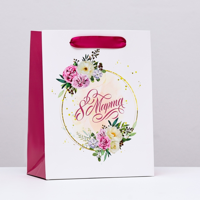 Пакет ламинированный вертикальный Пакет ламинированный вертикальный "8 марта", 18 х 23 х 10 см