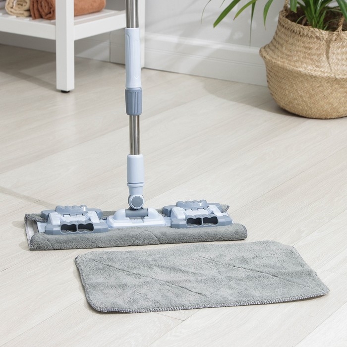 Швабра для мытья пола плоская Доляна, 2 насадки из микрофибры, телескопическая стальная ручка, 41×15×92(136) см Швабра для мытья пола плоская Доляна, 2 насадки из микрофибры, телескопическая стальная ручка, 41×15×92(136) см