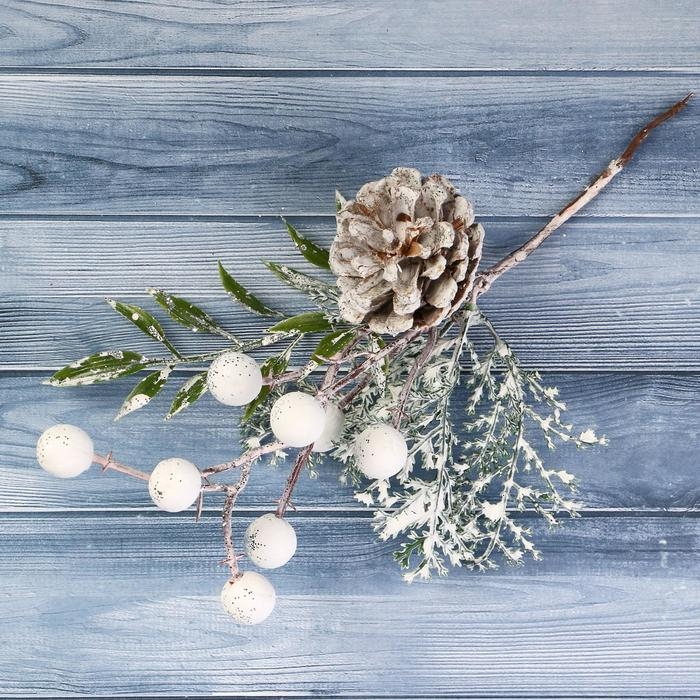 Декор  Декор "Зимние грезы" ягодки хвоя и шишка, 16 см