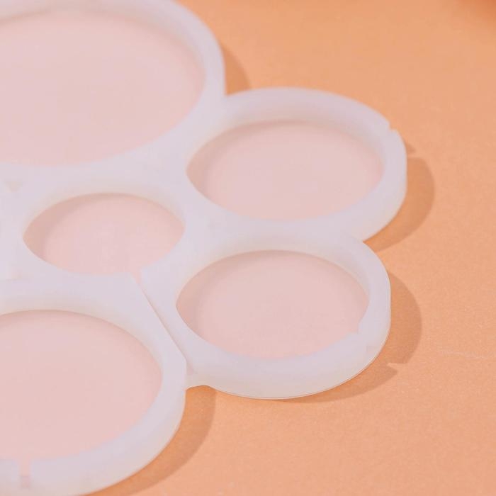 Форма для леденцов Доляна «Кругляши», силикон, 17×15,5×0,7 см, 6 ячеек, цвет белый Форма для леденцов Доляна «Кругляши», силикон, 17×15,5×0,7 см, 6 ячеек, цвет белый