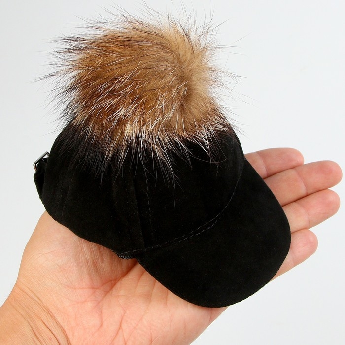 Кепка для кукол с меховым помпоном, цвет чёрный Кепка для кукол с меховым помпоном, цвет чёрный