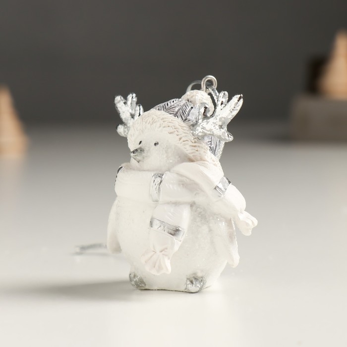 Сувенир полистоун подвеска Сувенир полистоун подвеска "Белый птенчик в шапке с рожками и вязаном шарфе" 4,5х4,5х5,5 см