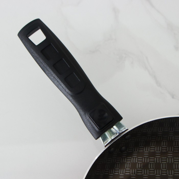 Сковорода «Хозяюшка», d=20 см, съёмная ручка, антипригарное покрытие, цвет бордовый Сковорода «Хозяюшка», d=20 см, съёмная ручка, антипригарное покрытие, цвет бордовый