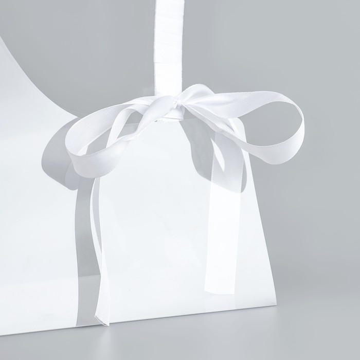 Переноска для цветов с лентой, 30х25х12 см, белая Переноска для цветов с лентой, 30х25х12 см, белая