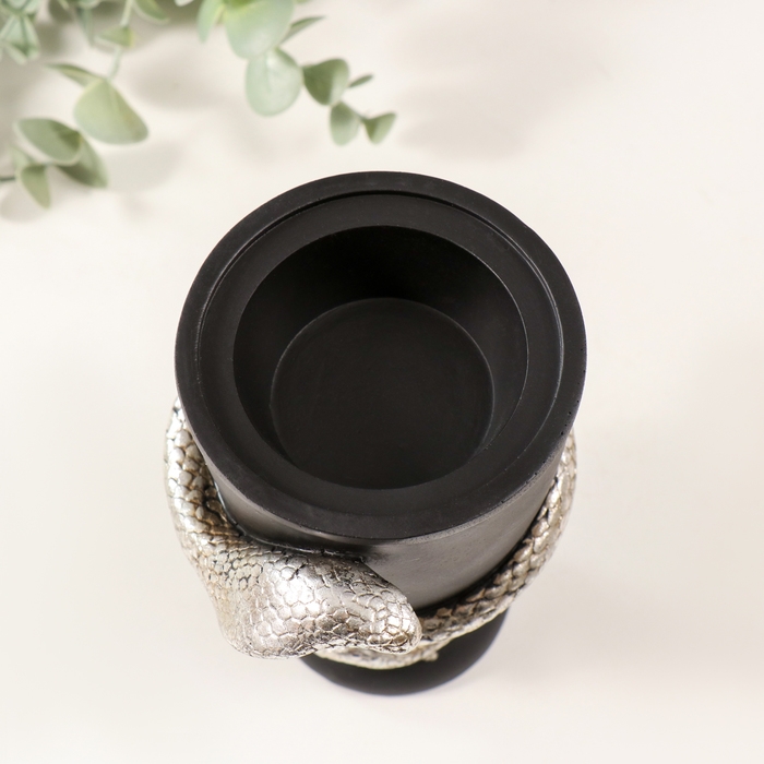 Подсвечник полистоун на 1 свечу Подсвечник полистоун на 1 свечу "Змея и кубок" серебро 11,5х10х14,3 см