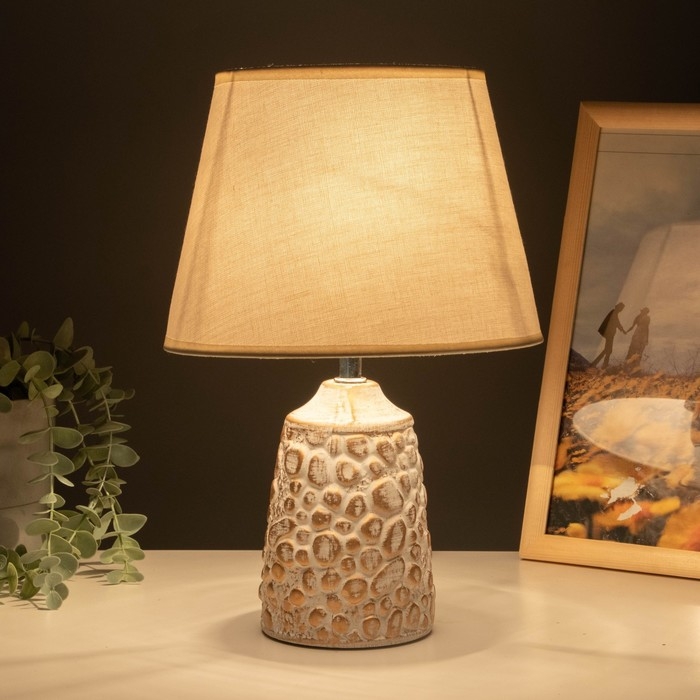 Настольная лампа Настольная лампа "Аурика" Е14 40Вт белый с золотой патиной 22х22х33 см RISALUX