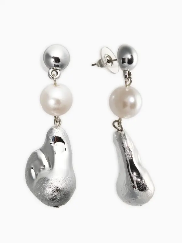 Серьги жемчуг "Борокко". цвет белый в серебре