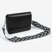 Ручка для сумки &laquo;Стрелки тройные&raquo;, с карабинами, 139&plusmn;3&times;3.8 см, чёрная, белая