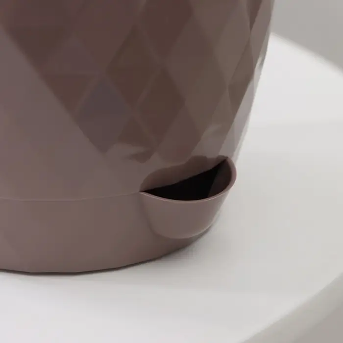 Горшок для цветов с прикорневым поливом «Румба», 1 л, цвет коричневый Горшок для цветов с прикорневым поливом «Румба», 1 л, цвет коричневый