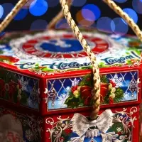 Подарочная коробка "Новогодние часики" 18 x 18 x 14 см Подарочная коробка "Новогодние часики" 18 x 18 x 14 см