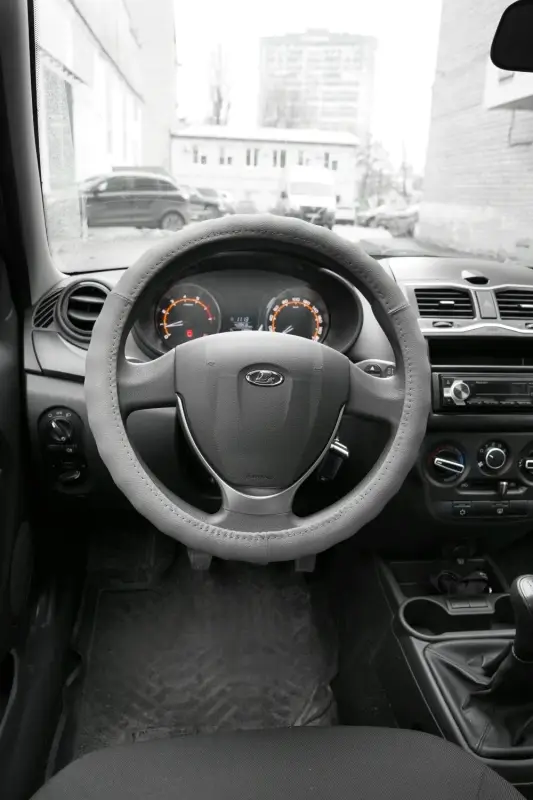 Оплетка на руль (нат. кожа) AVS GL-165L-GR (размер L, серый) - Серия "Classic"