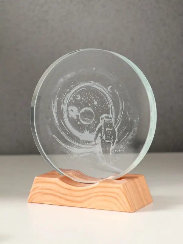 Сувенир стекло свет Сувенир стекло свет "Диск. Высадка космонавта на луну" 5хLED d=10 см, USB 10х4х11,4 см