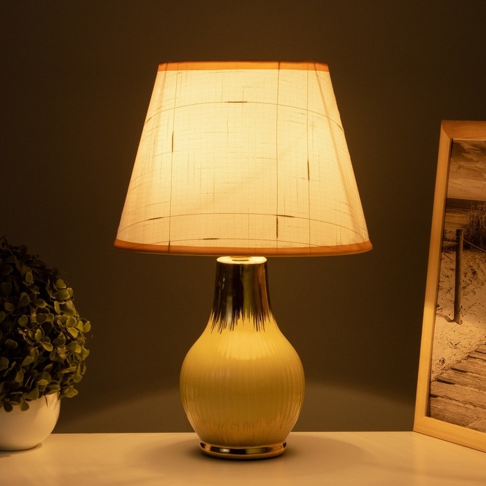 Лампа настольная Лампа настольная "Альба" 1х40Вт Е14 бежевый/золото 24х24х40см