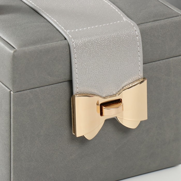 Шкатулка кожзам для украшений  Шкатулка кожзам для украшений "Золотой бантик" серая 15х15х12,7 см